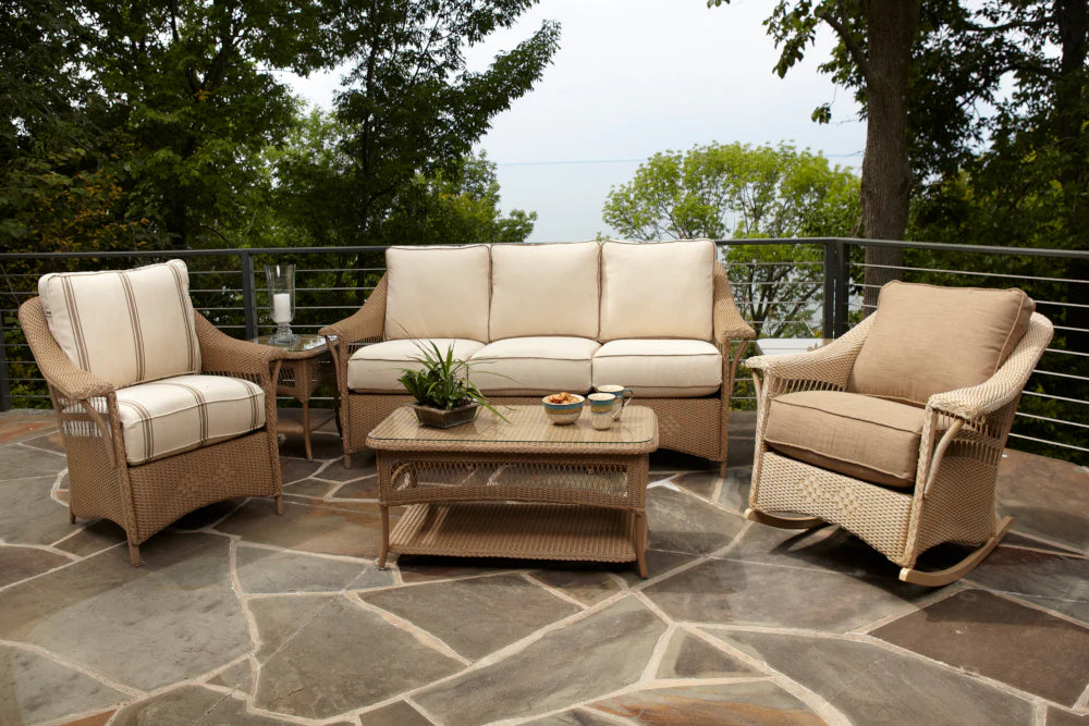 Experience the Elegance of Lloyd Flanders Outdoor Furniture